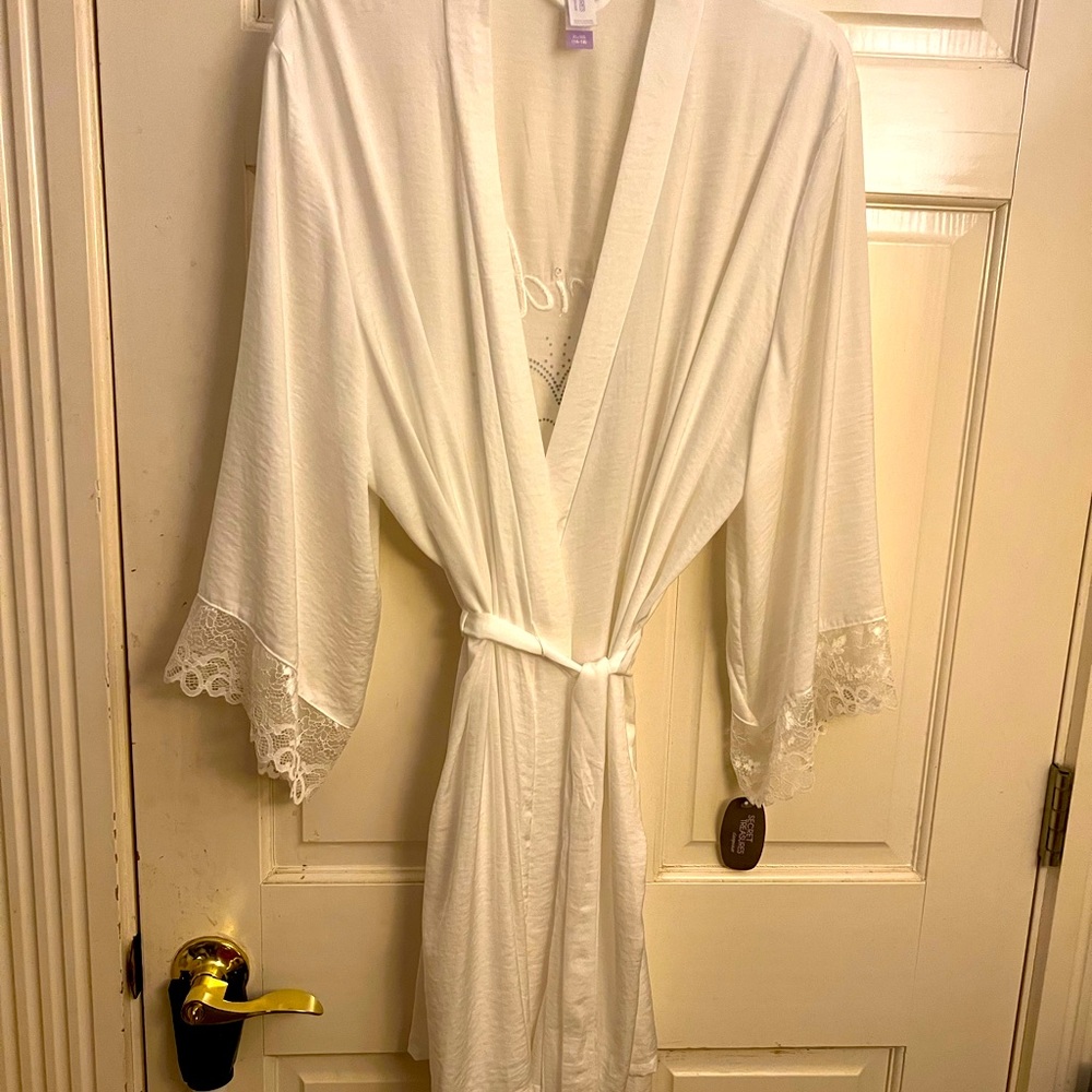 White Bride robe with lace trim size XL 14/16